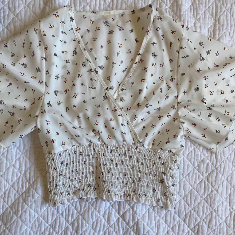 Cropped super cute and girly shirt